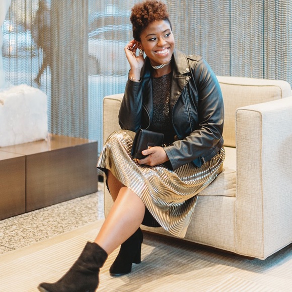 MEET YOUR POSHER! - Picture 5 of 8